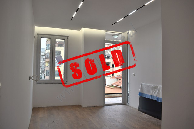 Apartament 1+1 ne shitje ne rrugen Muhamet Gjollesha ne zonen e 21 Dhjetorit ne Tirane.&nbsp;
Pozic